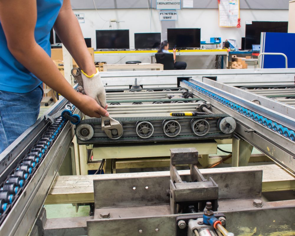 worker maintenance and repair conveyor belt in factory
